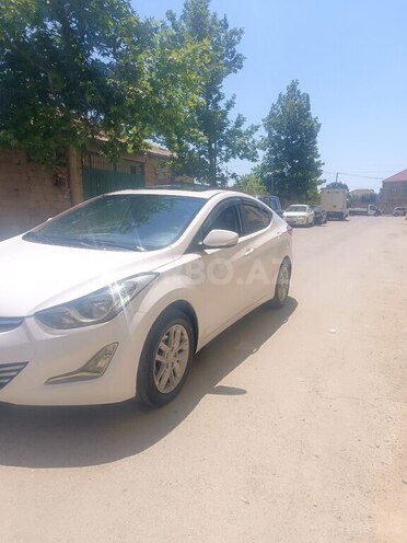 Hyundai Elantra-3