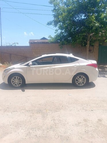 Hyundai Elantra-4