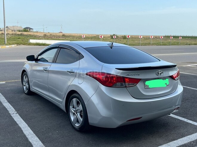 Hyundai Avante-13