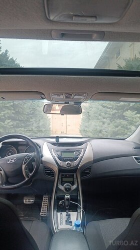 Hyundai Elantra-6