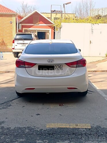 Hyundai Elantra-7