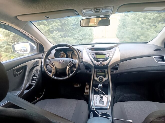 Hyundai Elantra-5