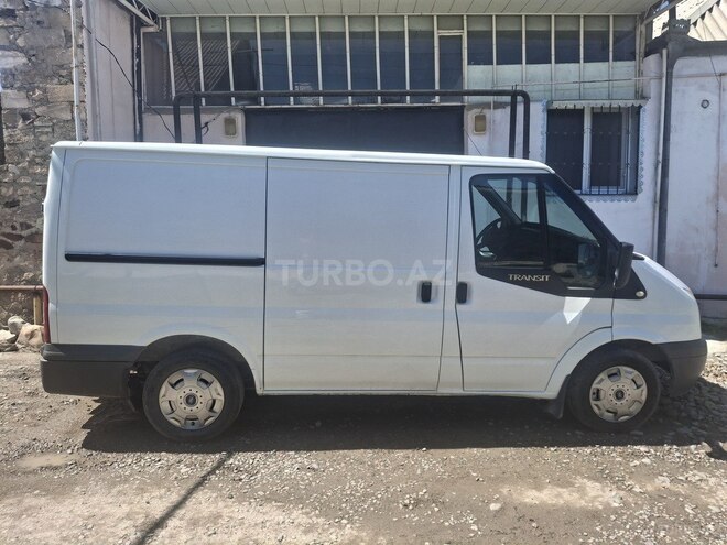 Ford Transit-5