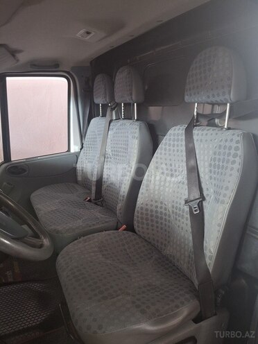 Ford Transit-8