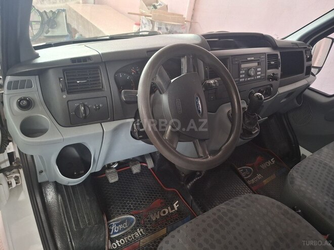 Ford Transit-7