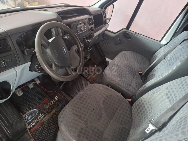 Ford Transit-6