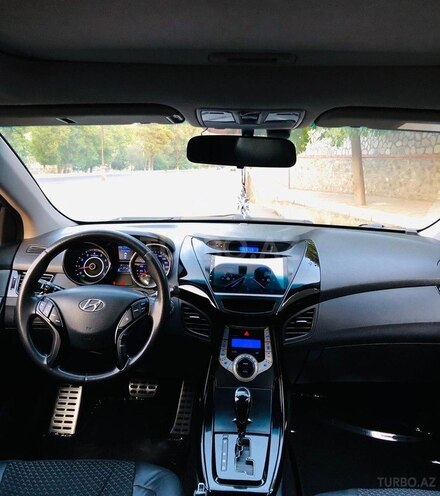 Hyundai Elantra-6