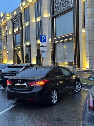 Hyundai Elantra-5