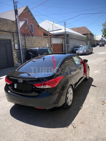 Hyundai Elantra-3