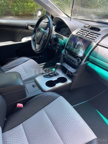 Toyota Camry-14