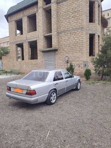 Mercedes 200 E-2