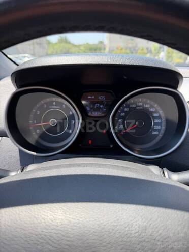 Hyundai Elantra-4