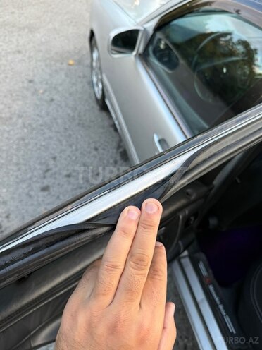 Mercedes E 220-11