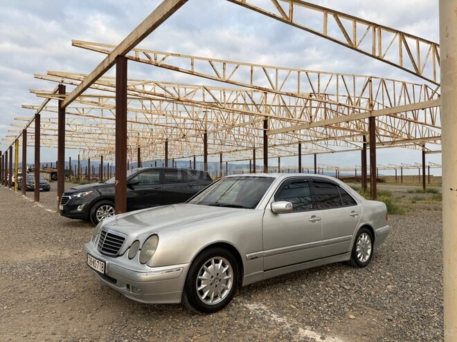 Mercedes E 220-3