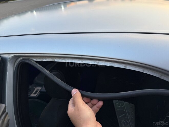 Mercedes E 220-12
