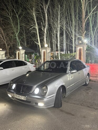 Mercedes E 220-1