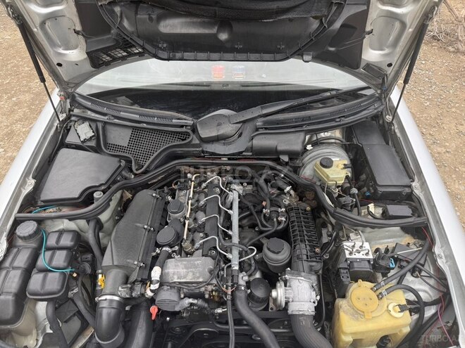Mercedes E 220-17