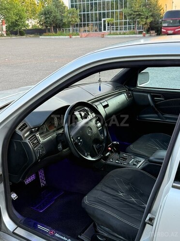 Mercedes E 220-10