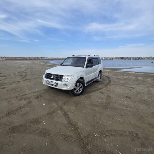 Mitsubishi Pajero-4