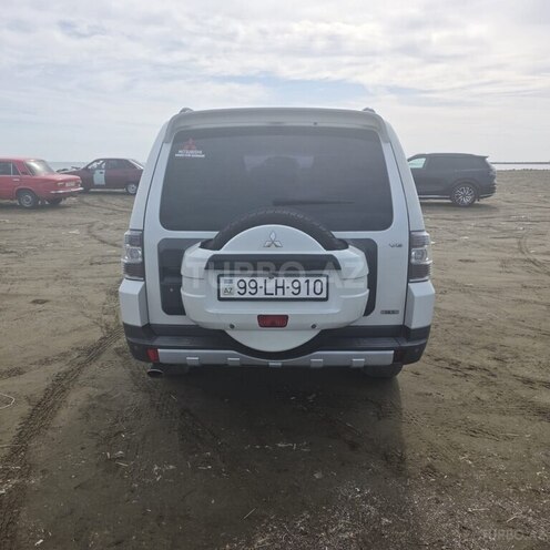 Mitsubishi Pajero-2