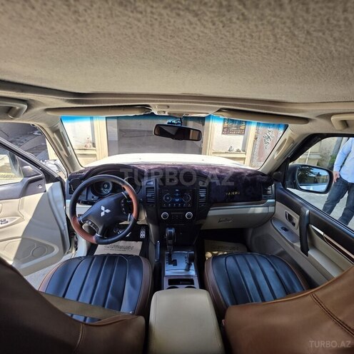 Mitsubishi Pajero-3
