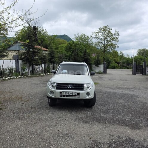 Mitsubishi Pajero-1