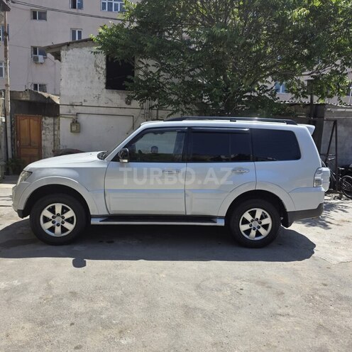 Mitsubishi Pajero-10