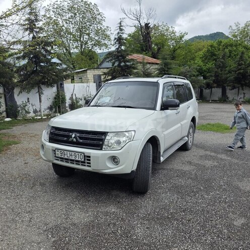 Mitsubishi Pajero-7