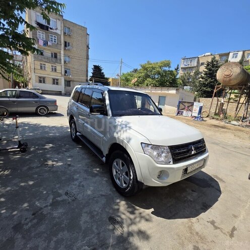 Mitsubishi Pajero-5