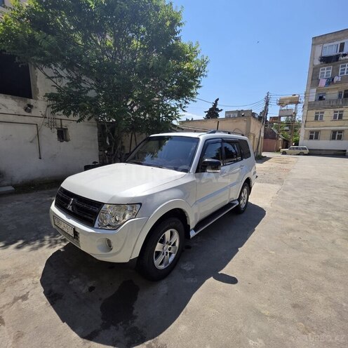 Mitsubishi Pajero-6
