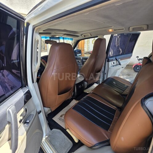 Mitsubishi Pajero-18