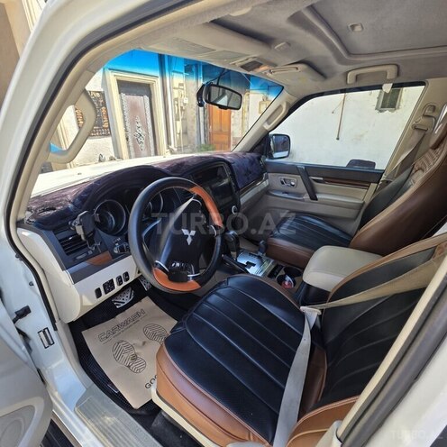 Mitsubishi Pajero-19