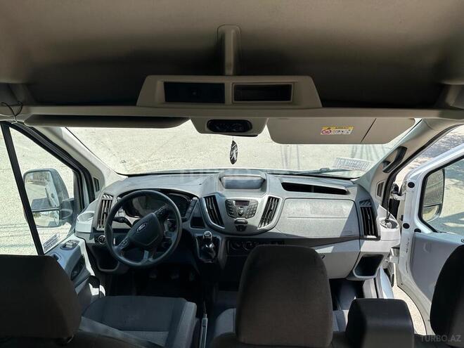 Ford Transit-6