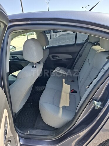 Chevrolet Cruze-16