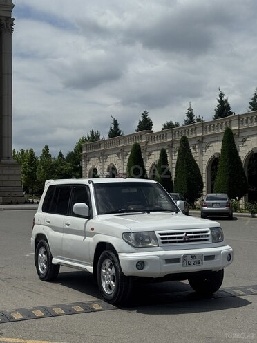 Mitsubishi Pajero io-3