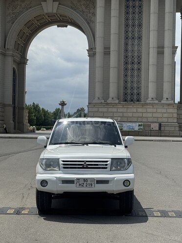 Mitsubishi Pajero io-1