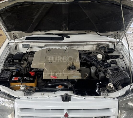 Mitsubishi Pajero io-9