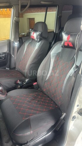 Mitsubishi Pajero io-12