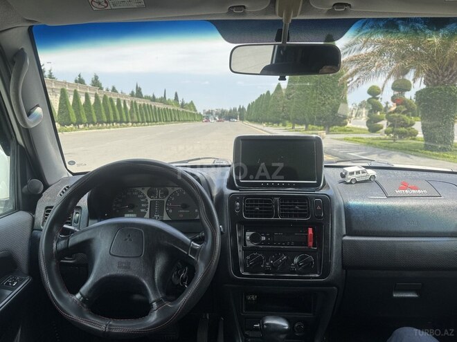 Mitsubishi Pajero io-6