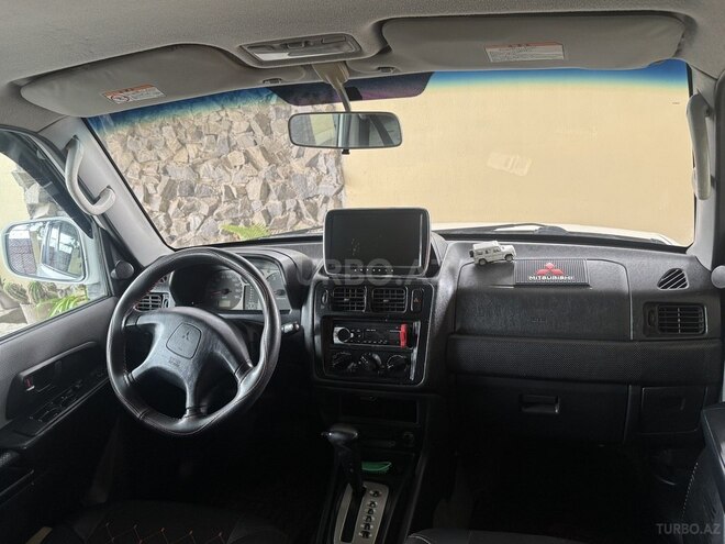Mitsubishi Pajero io-11