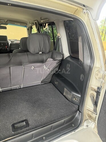 Mitsubishi Pajero io-7