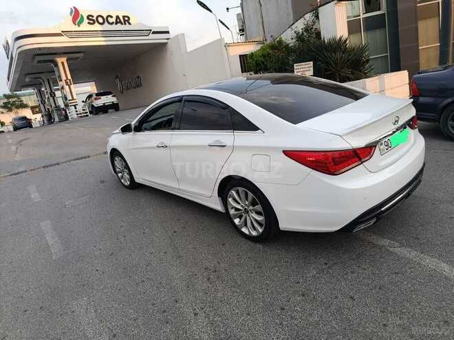 Hyundai Sonata-5