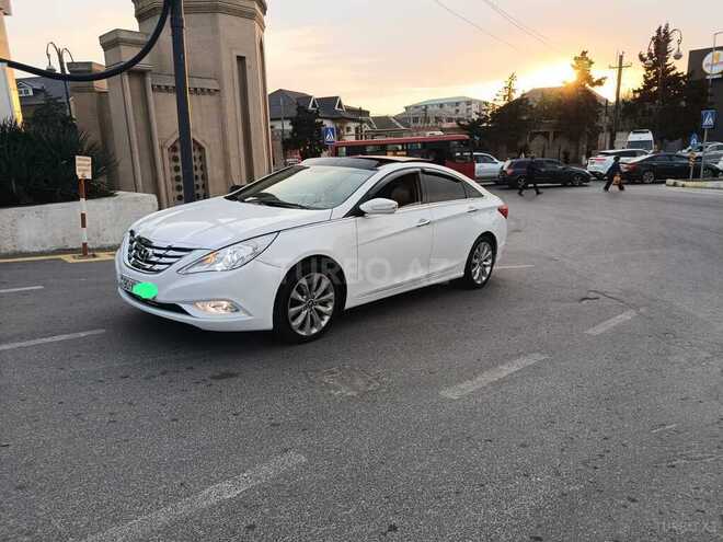 Hyundai Sonata-12
