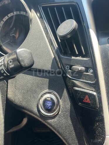 Hyundai Sonata-15