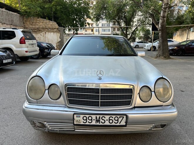 Mercedes E 230-1