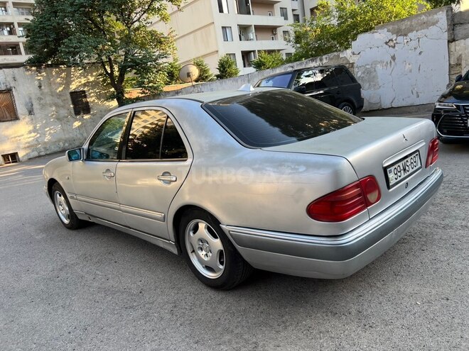 Mercedes E 230-8