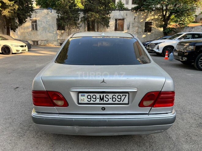Mercedes E 230-7