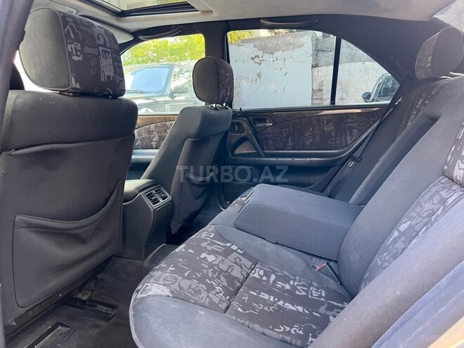 Mercedes E 230-10