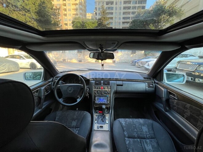 Mercedes E 230-9