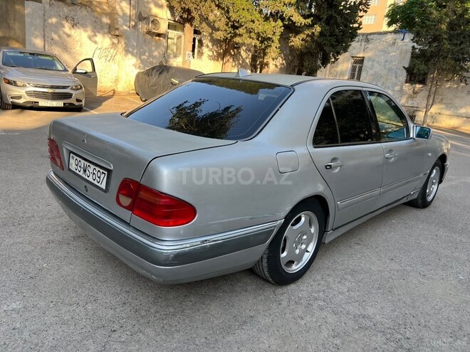 Mercedes E 230-6